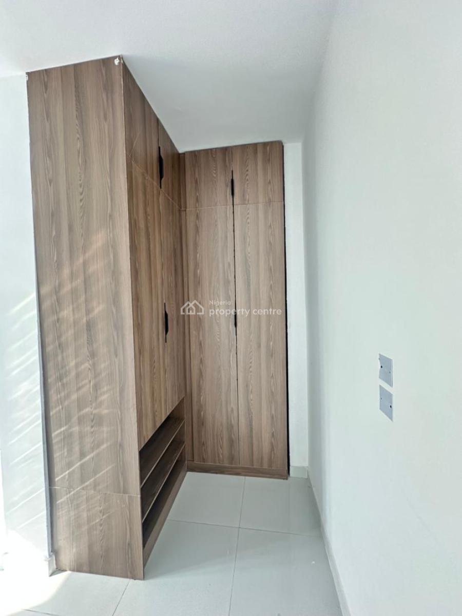 Spacious Luxury 2 Bedroom Apartment with an Elevator in a Secure, Lekki Phase 1, Lekki, Lagos, Flat / Apartment for Sale