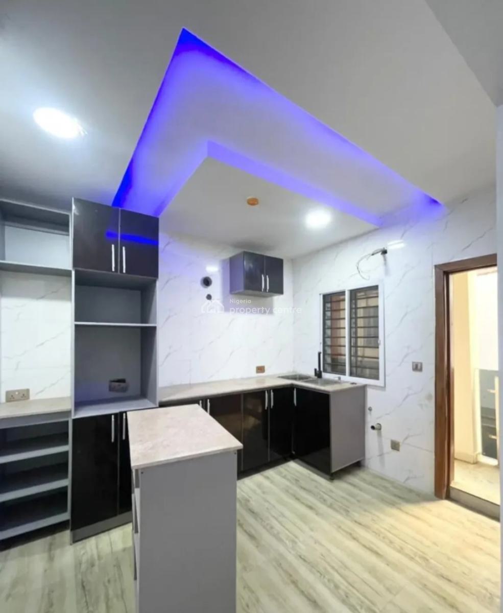 New 2 Bedroom En-suite Flat, 24/7 Power Supply, 1 Room Bq, Elevator, S, Lekki Phase 1, Lekki, Lagos, Flat / Apartment for Rent