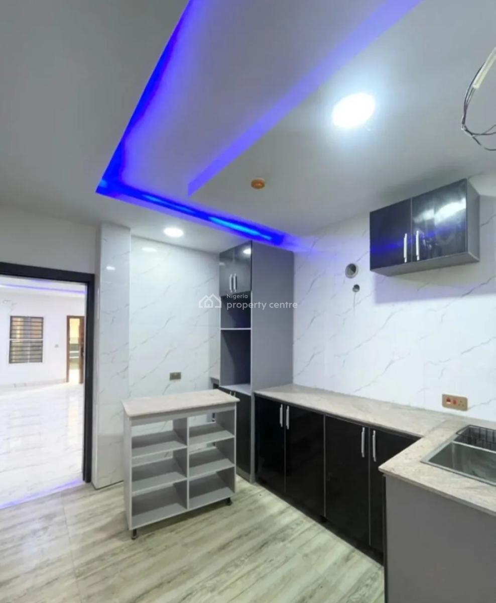 New 2 Bedroom En-suite Flat, 24/7 Power Supply, 1 Room Bq, Elevator, S, Lekki Phase 1, Lekki, Lagos, Flat / Apartment for Rent