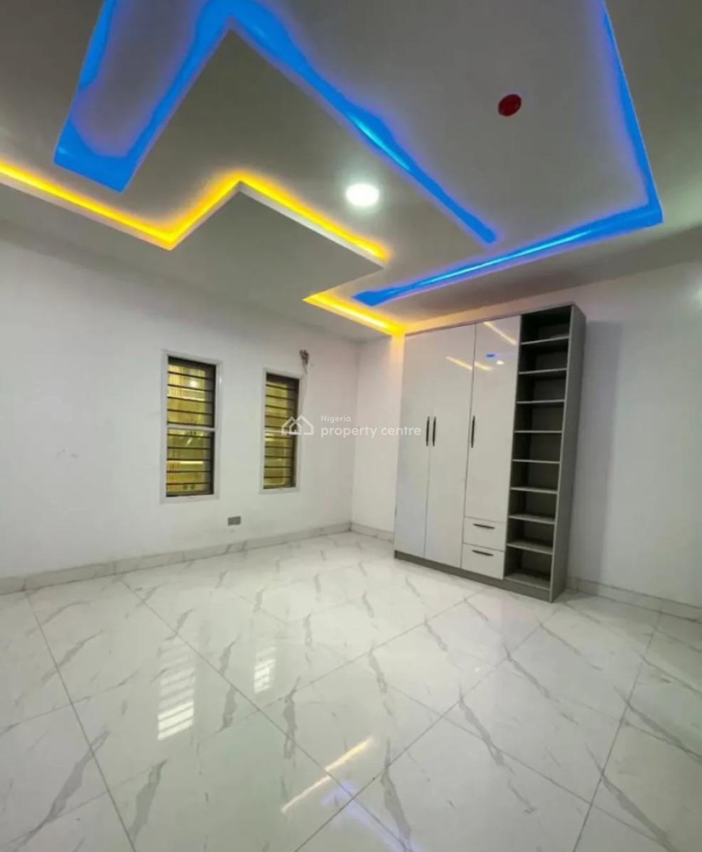 New 2 Bedroom En-suite Flat, 24/7 Power Supply, 1 Room Bq, Elevator, S, Lekki Phase 1, Lekki, Lagos, Flat / Apartment for Rent