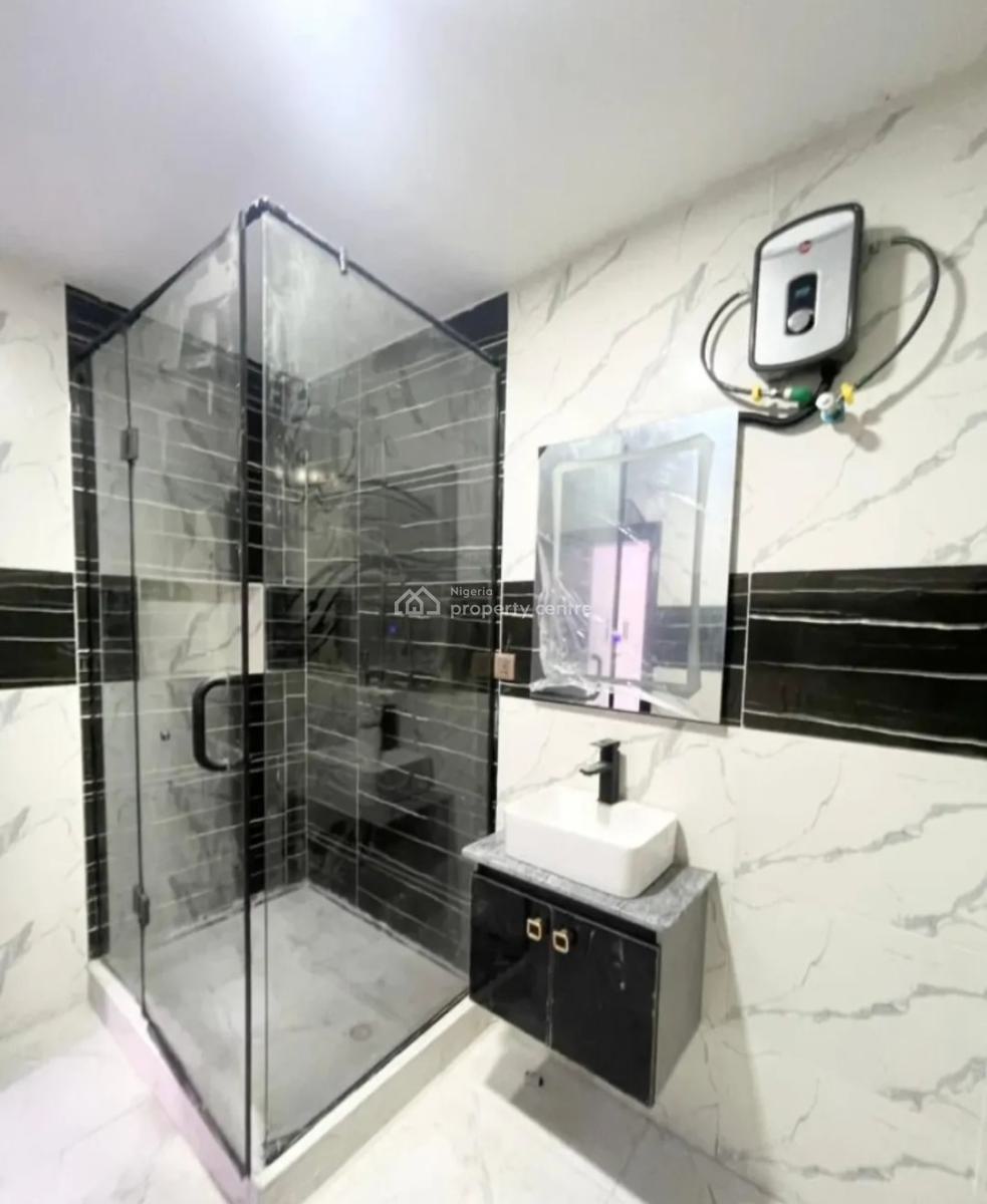 New 2 Bedroom En-suite Flat, 24/7 Power Supply, 1 Room Bq, Elevator, S, Lekki Phase 1, Lekki, Lagos, Flat / Apartment for Rent