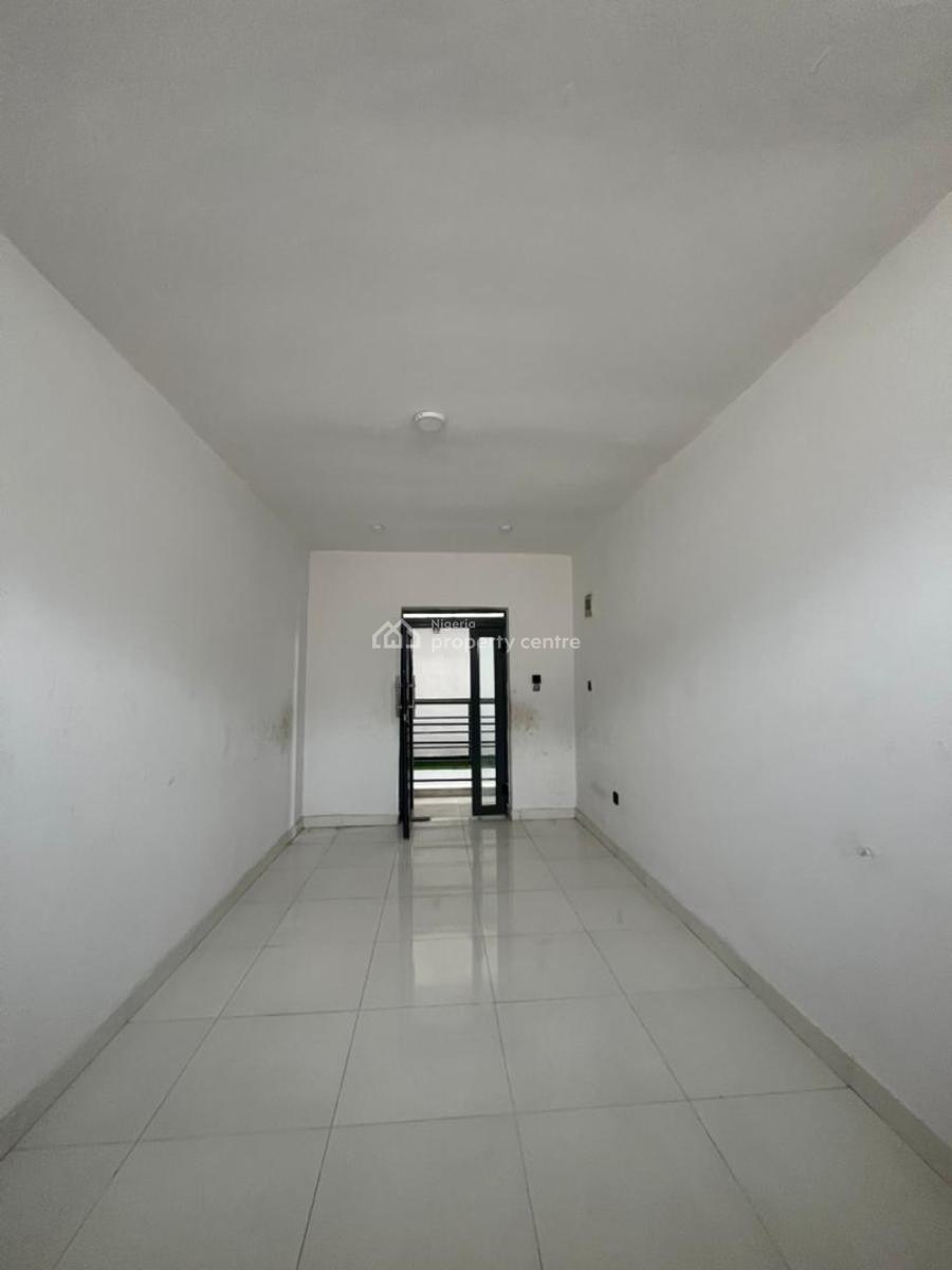 Shop Space Available at Ologolo Lekki Lagos, Ologolo Lekki Lagos, Ologolo, Lekki, Lagos, Plaza / Complex / Mall for Rent