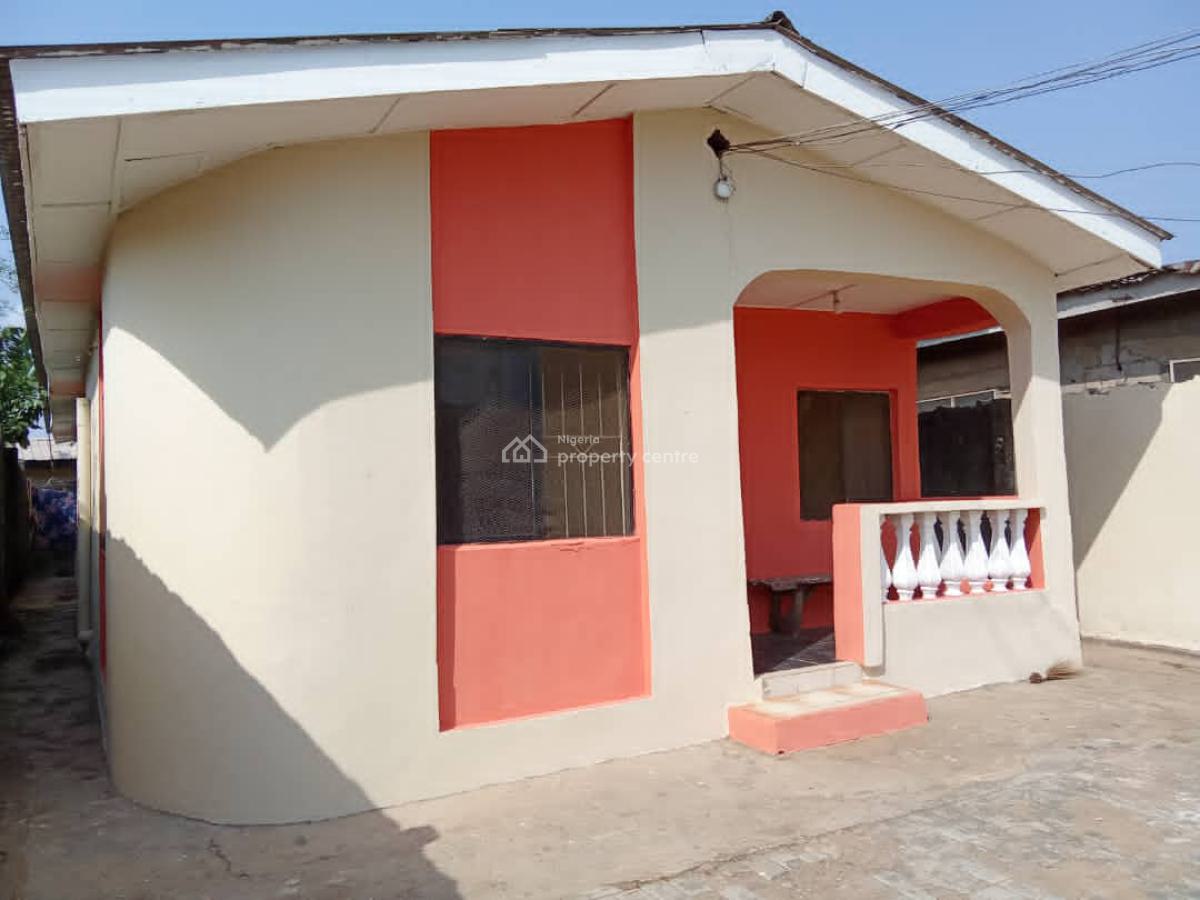 Four Bedrooms Bungalow, Ijegun, Ijegun, Ikotun, Lagos, Detached Bungalow for Sale