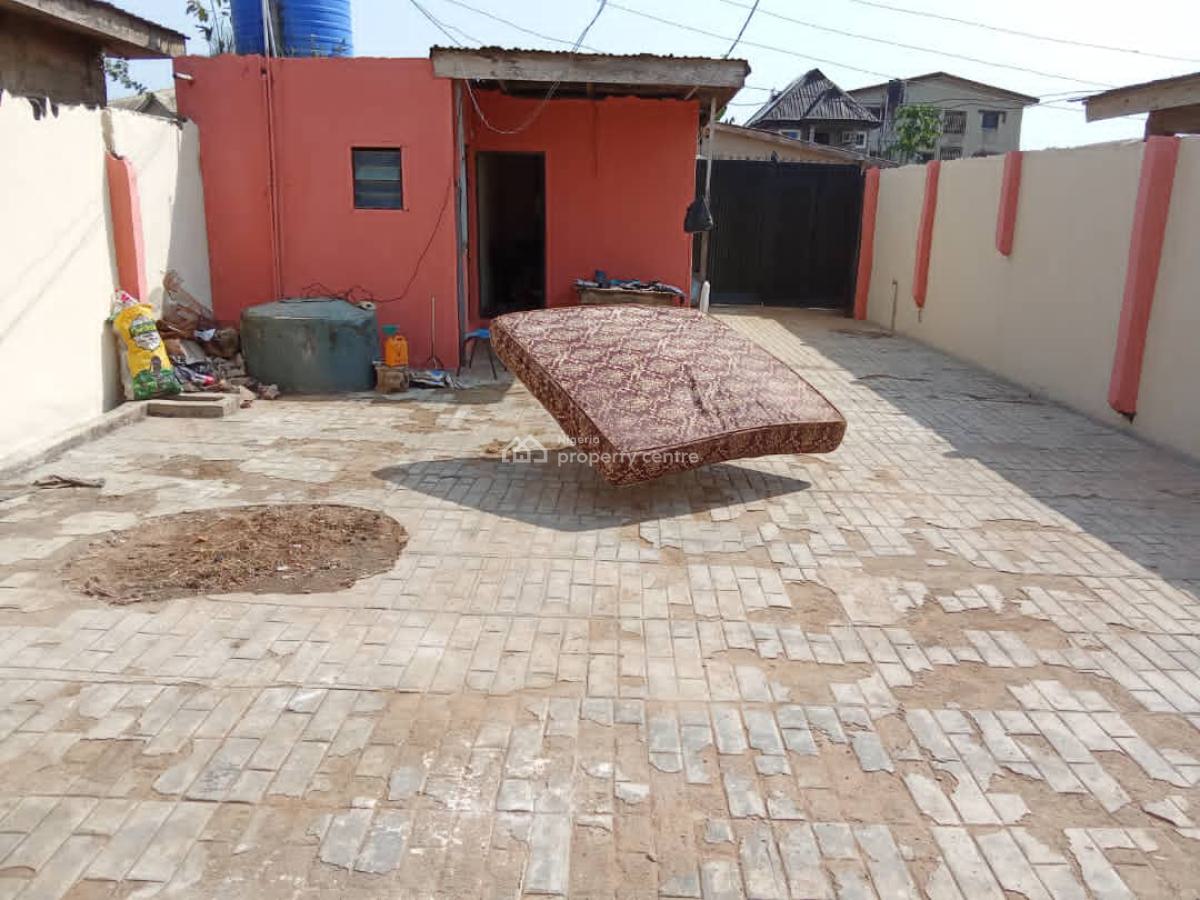 Four Bedrooms Bungalow, Ijegun, Ijegun, Ikotun, Lagos, Detached Bungalow for Sale