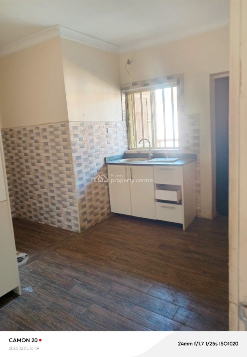 Spacious and Clean 2bed in a Good Estate, Rock Stone Estate, Badore Ajah., Badore, Ajah, Lagos, Flat / Apartment for Rent