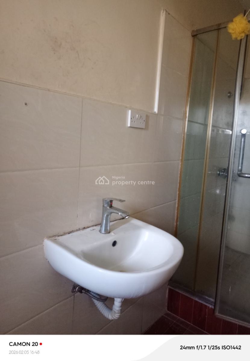 Spacious and Clean 2bed in a Good Estate, Rock Stone Estate, Badore Ajah., Badore, Ajah, Lagos, Flat / Apartment for Rent