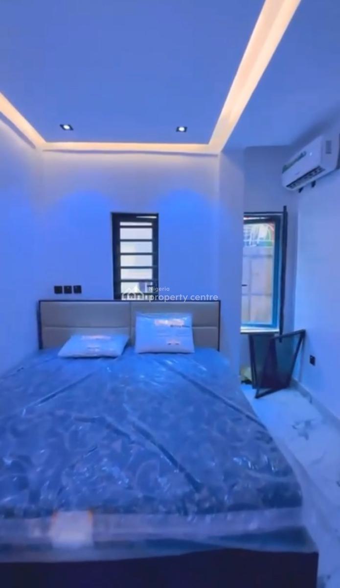 Nice and Furnished 3bedroom, Akoka, Yaba, Lagos, Flat / Apartment for Rent