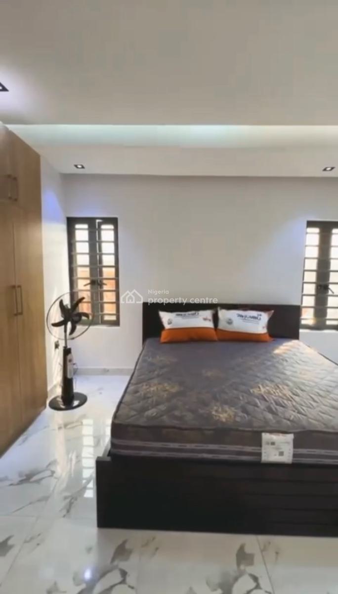 Nice and Furnished 3bedroom, Akoka, Yaba, Lagos, Flat / Apartment for Rent