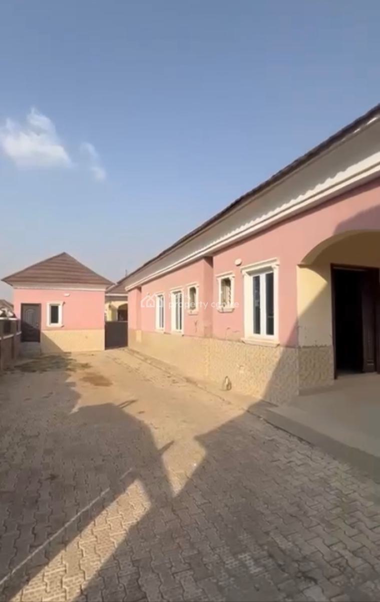 Massive 4bedroom En-suite Bungalow +bq+ Tarred Road, in an Estate, Galadimawa, Abuja, Detached Bungalow for Sale
