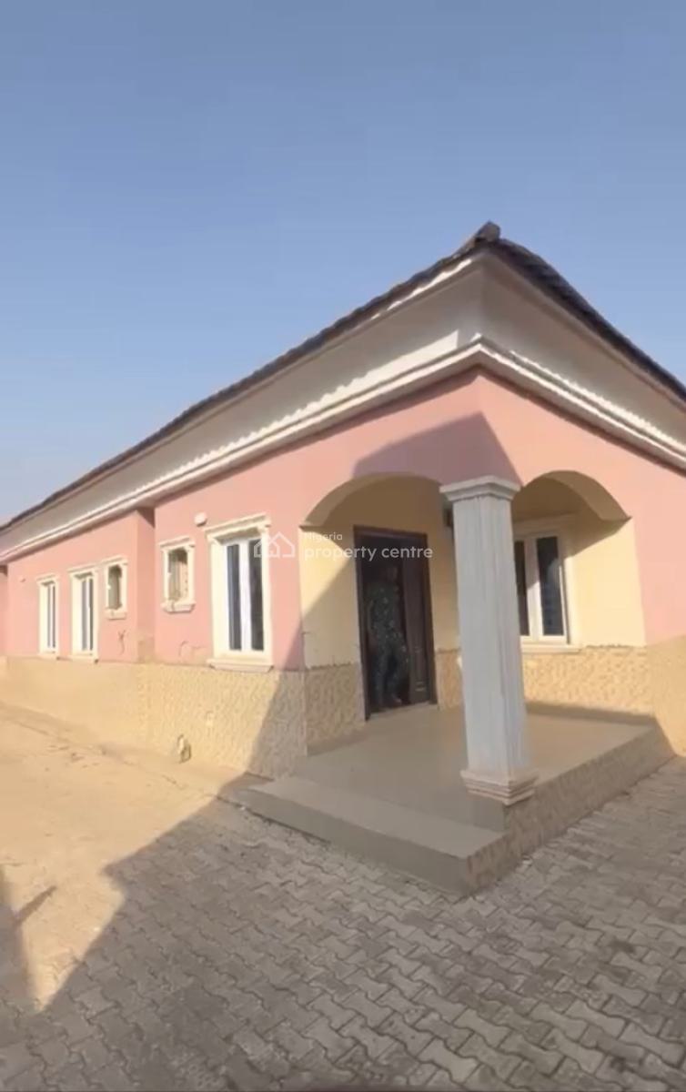 Massive 4bedroom En-suite Bungalow +bq+ Tarred Road, in an Estate, Galadimawa, Abuja, Detached Bungalow for Sale