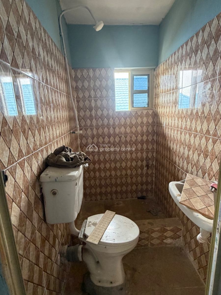 Two Bedroom Flat, Awanatu Street, Ladipo, Mushin, Lagos, Flat / Apartment for Rent