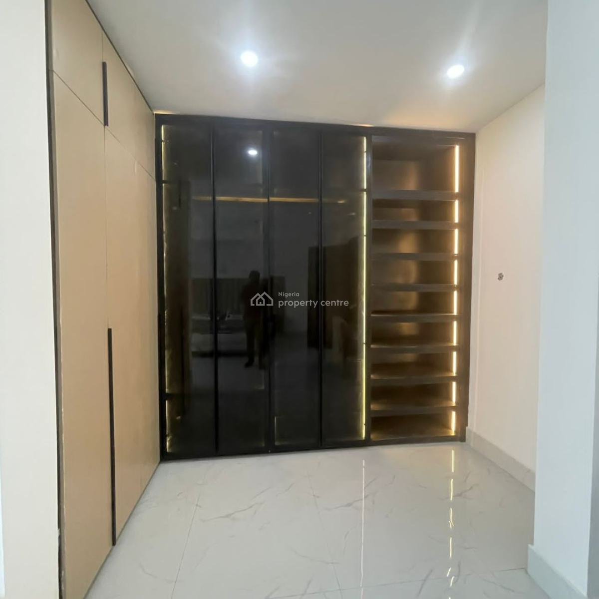 Spacious 4 Bedroom Maisonette with Bq, Elevator , Green Areas, Ikoyi, Lagos, Flat / Apartment for Sale