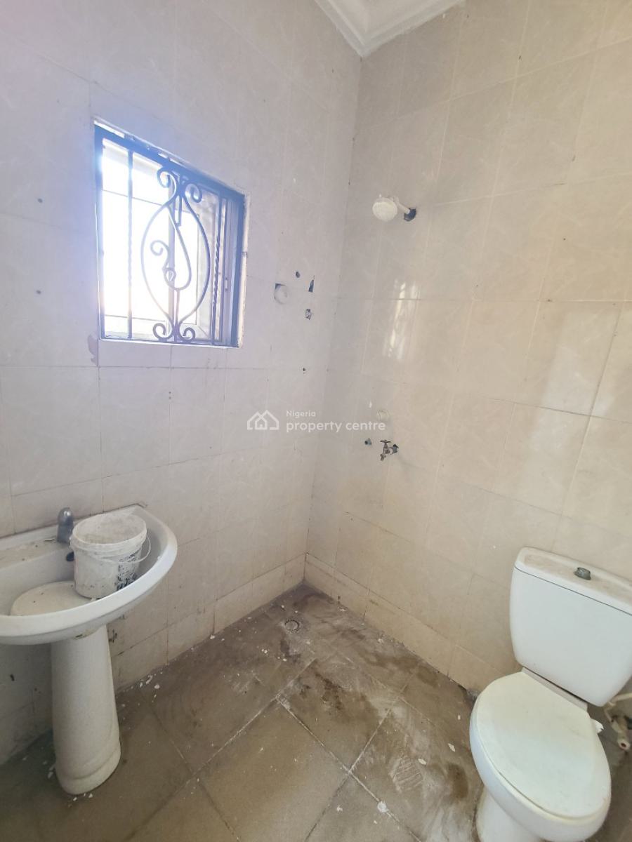 Newly Renovated 3 Bedroom Flat_ Upstairs, Agungi Estate, Agungi, Lekki, Lagos, Flat / Apartment for Rent