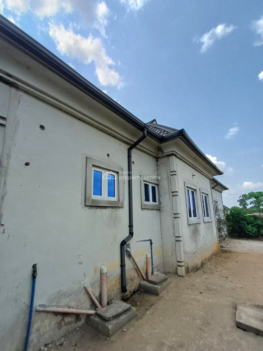 3 Bedroom Bungalow Wt 2 Units of 2 Bedroom Flats, Rumualogu, Ozuoba, Port Harcourt, Rivers, Detached Bungalow for Sale