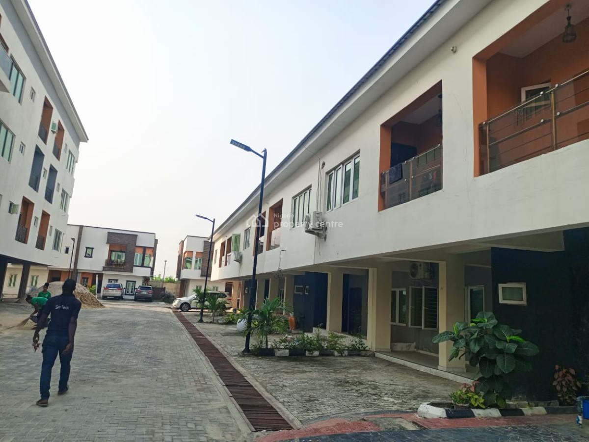 Distress 2bedroom Inside an Estate, Ikate Lekki, Ikate, Lekki, Lagos, Flat / Apartment for Sale