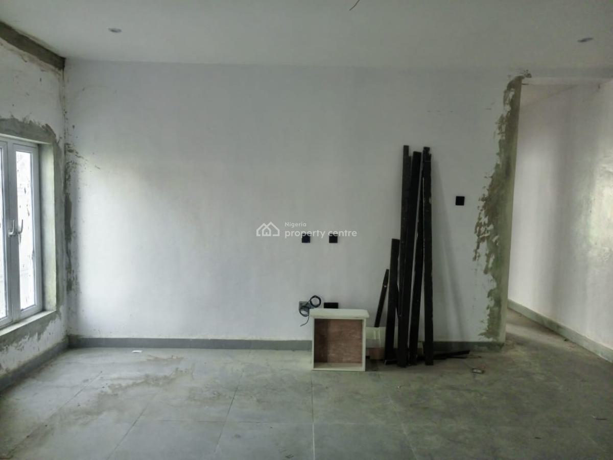 Distress 2bedroom Inside an Estate, Ikate Lekki, Ikate, Lekki, Lagos, Flat / Apartment for Sale