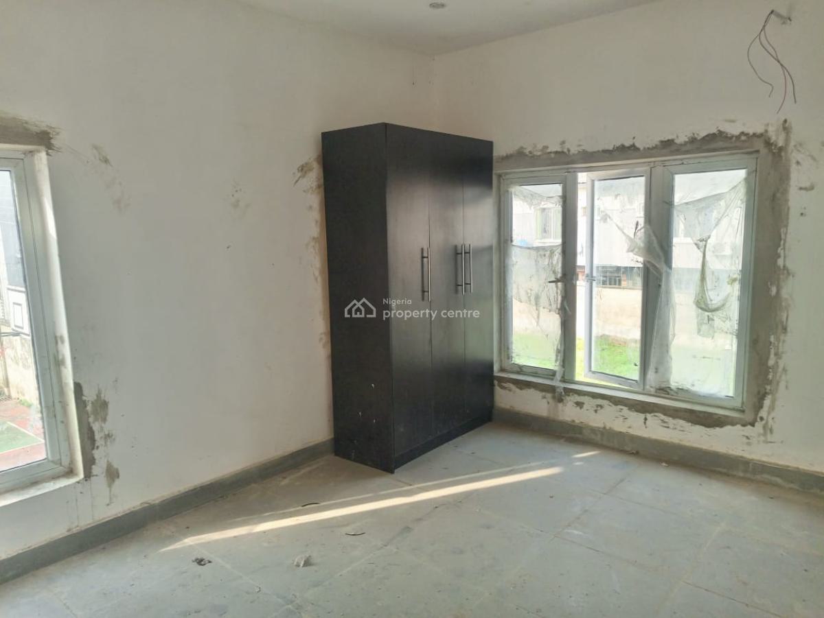 Distress 2bedroom Inside an Estate, Ikate Lekki, Ikate, Lekki, Lagos, Flat / Apartment for Sale