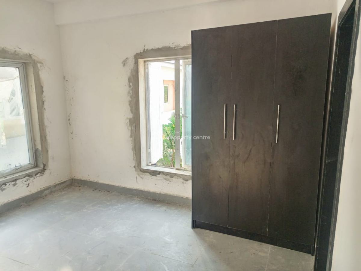 Distress 2bedroom Inside an Estate, Ikate Lekki, Ikate, Lekki, Lagos, Flat / Apartment for Sale