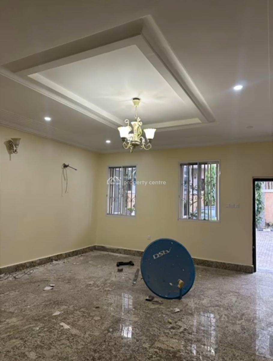 4bedrooms Terrace Duplex, Tarred Road, Guzape District, Abuja, Terraced Duplex for Rent