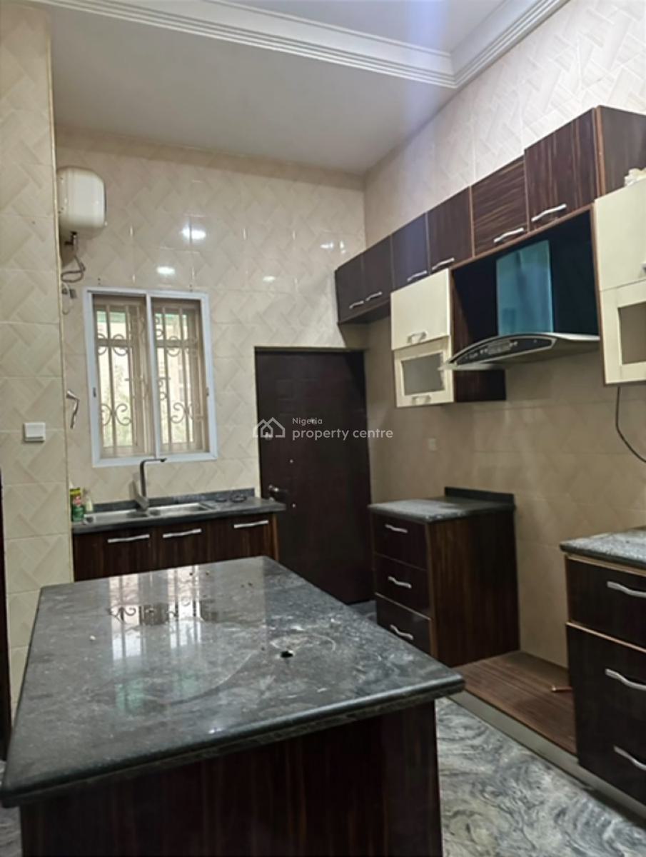 4bedrooms Terrace Duplex, Tarred Road, Guzape District, Abuja, Terraced Duplex for Rent