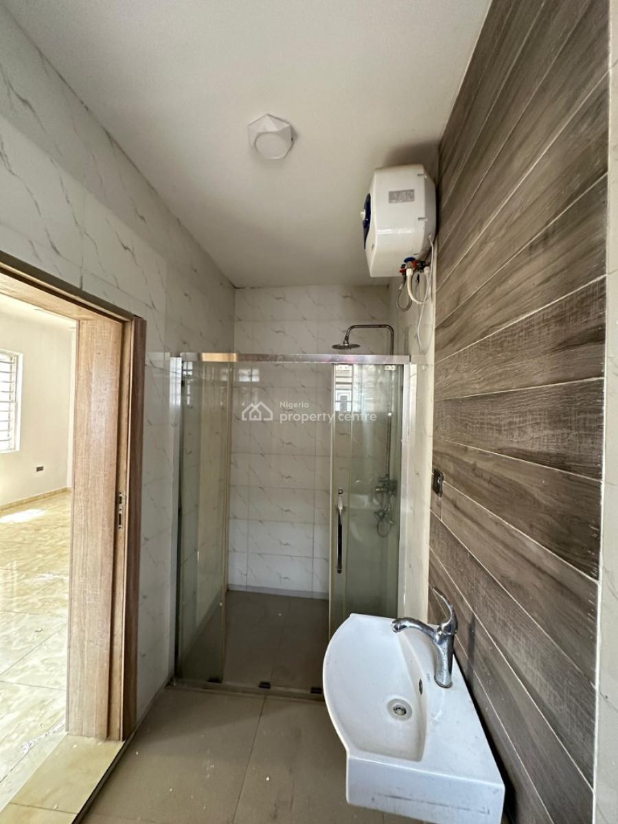 Upstairs Masters Bedroom in a Shared Apartment { Video}, Royal Pine Estate 3 Orchid Road, Lekki, Lagos, Self Contain (single Rooms) for Rent