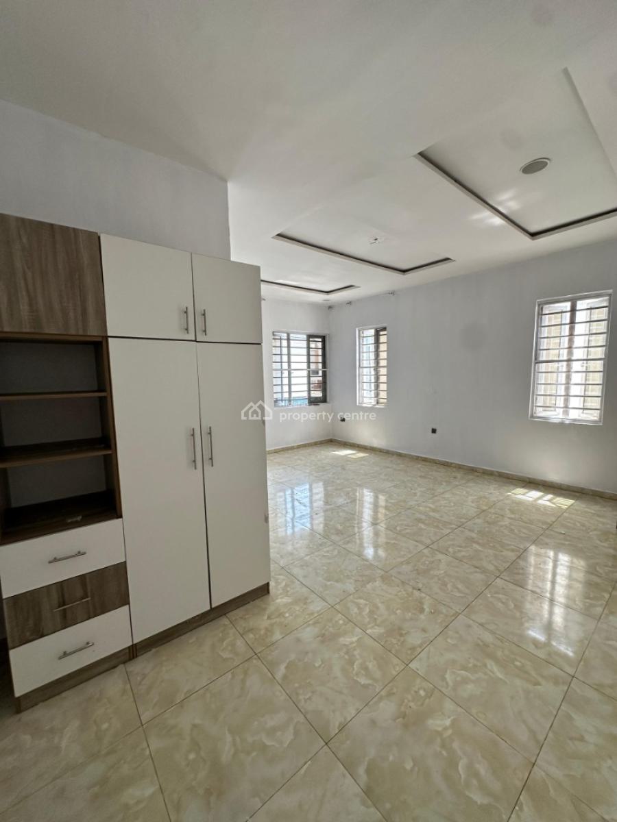 Upstairs Masters Bedroom in a Shared Apartment { Video}, Royal Pine Estate 3 Orchid Road, Lekki, Lagos, Self Contain (single Rooms) for Rent