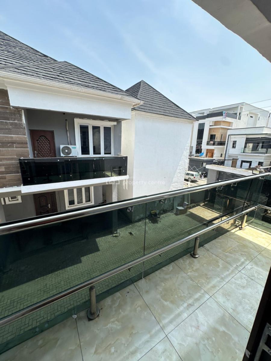 Upstairs Masters Bedroom in a Shared Apartment { Video}, Royal Pine Estate 3 Orchid Road, Lekki, Lagos, Self Contain (single Rooms) for Rent