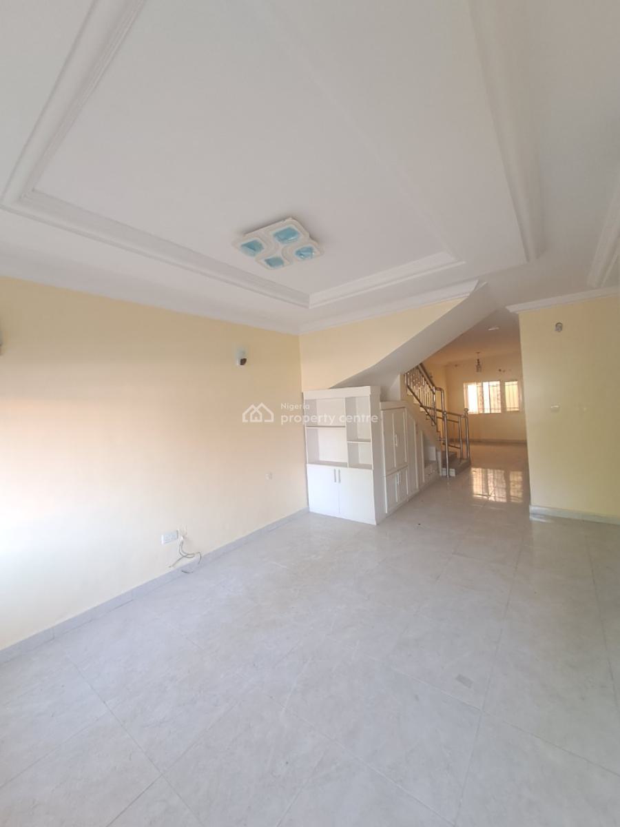 Well Built 3 Bedroom Terrace with Bq, Pool and Gym, Lekki Phase 1, Lekki, Lagos, Terraced Duplex for Rent