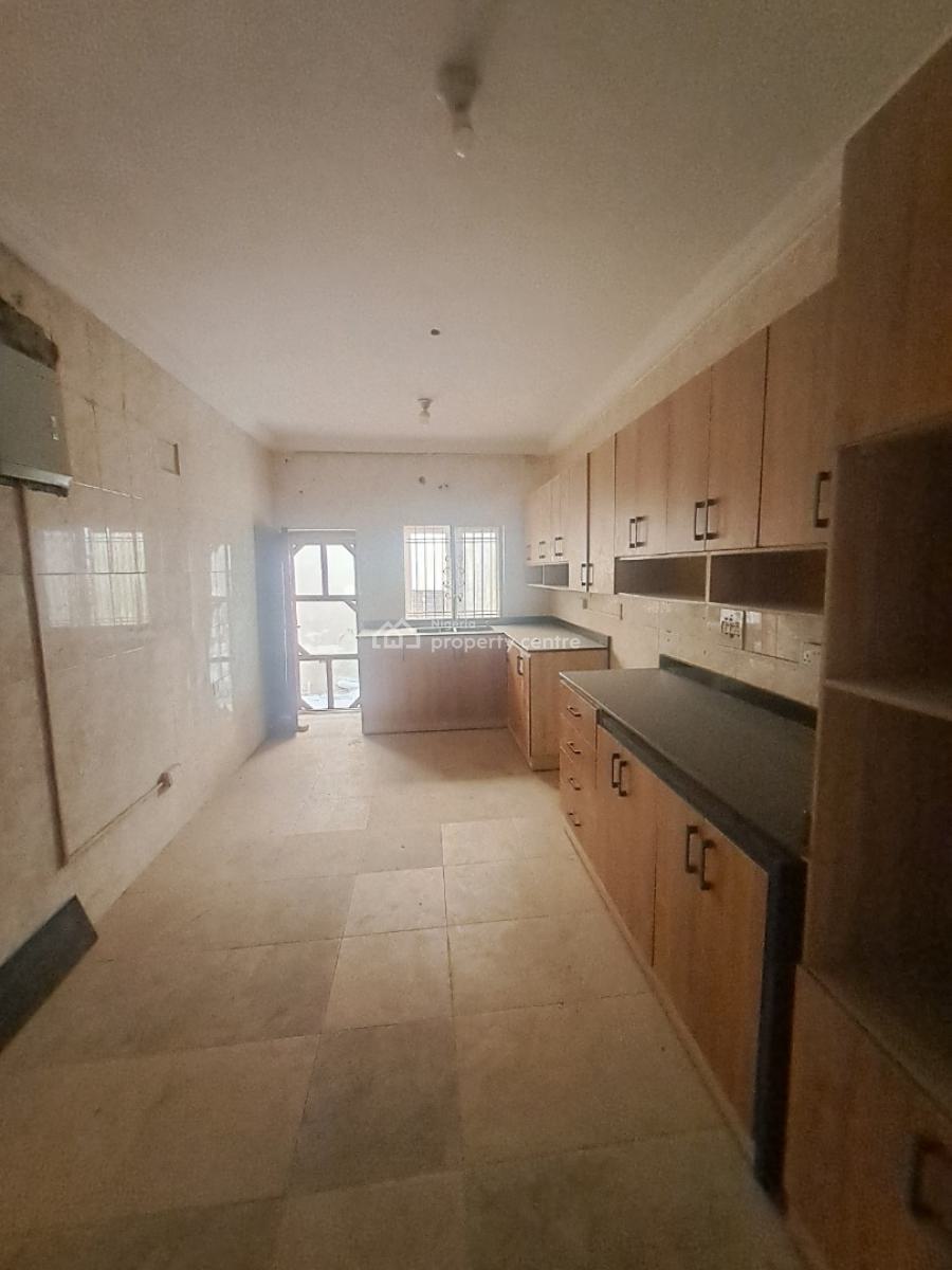 Well Built 3 Bedroom Terrace with Bq, Pool and Gym, Lekki Phase 1, Lekki, Lagos, Terraced Duplex for Rent