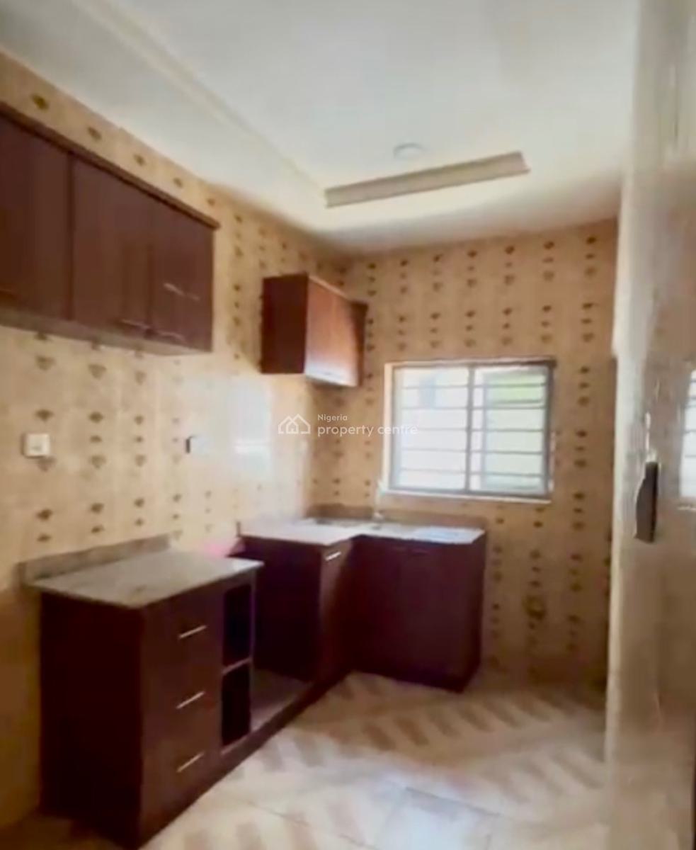 Newly Renovated Luxury: Video Available, Abraham Adesanya Area, Ajah, Lagos, Flat / Apartment for Rent