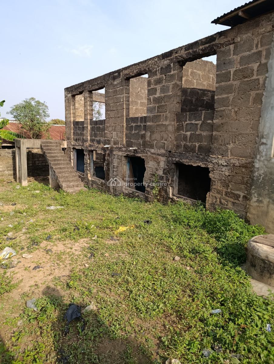 Uncompleted 16 Rooms Tenement Building on 850sqm of Land, Gbaremu, Alakia, Ibadan, Oyo, Block of Flats for Sale