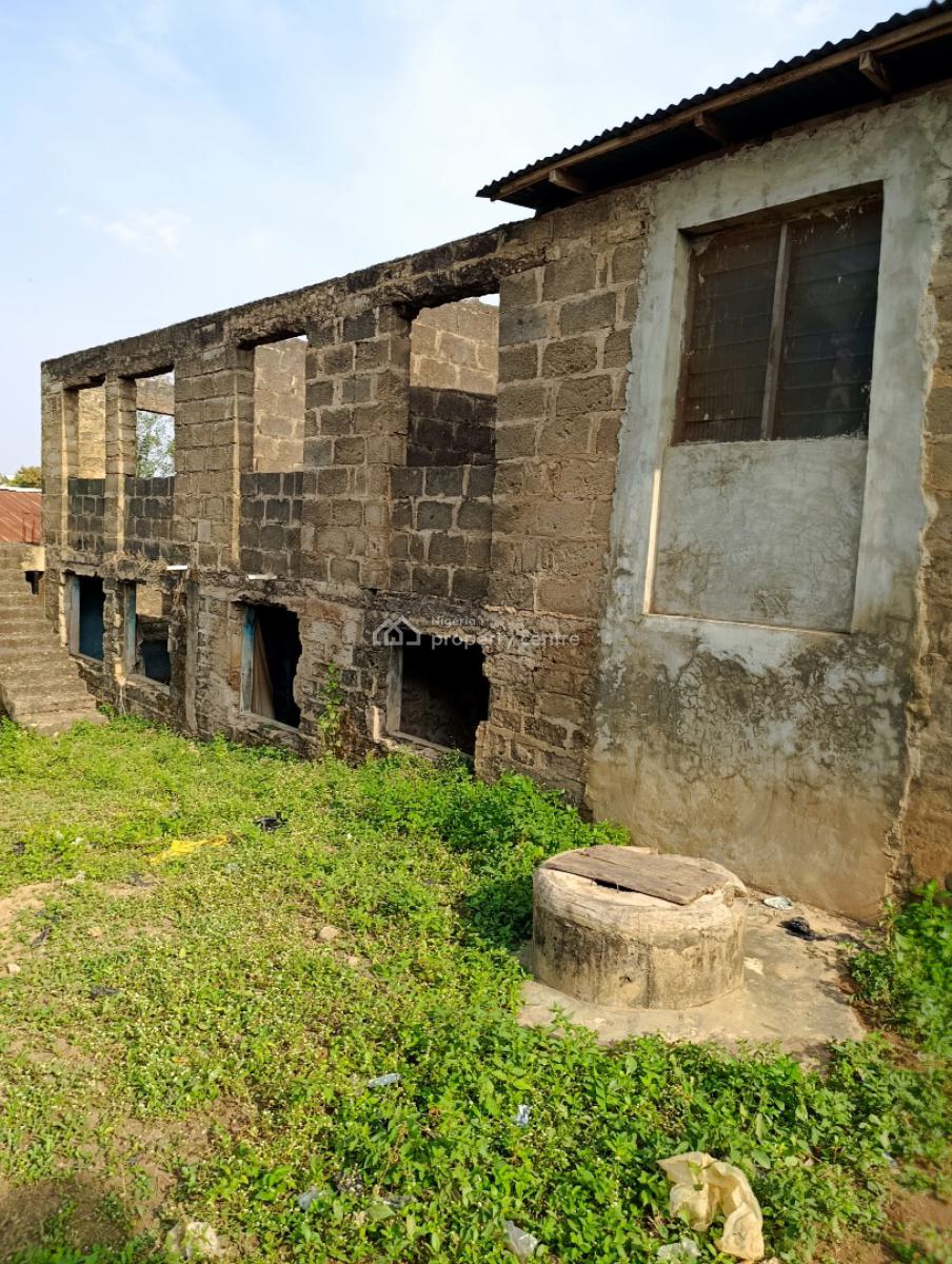 Uncompleted 16 Rooms Tenement Building on 850sqm of Land, Gbaremu, Alakia, Ibadan, Oyo, Block of Flats for Sale