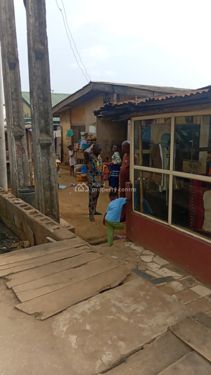 Demolishable Bungalow on 462sqm Land Along Isheri Magodo Road, Bankole Street, Before Magodo Phase 1 Gate, Magodo Road, Gra Phase 1, Magodo, Lagos, Residential Land for Sale