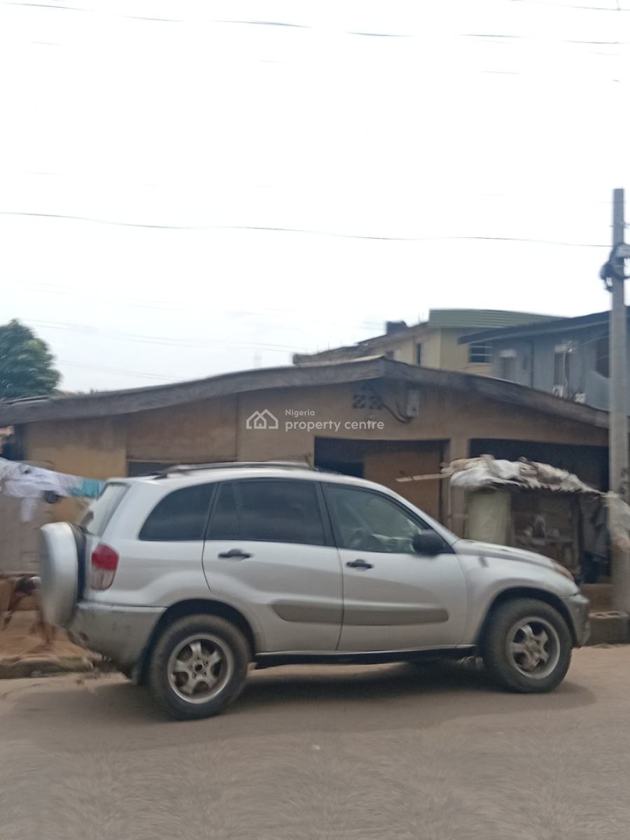 Demolishable Bungalow on 462sqm Land Along Isheri Magodo Road, Bankole Street, Before Magodo Phase 1 Gate, Magodo Road, Gra Phase 1, Magodo, Lagos, Residential Land for Sale