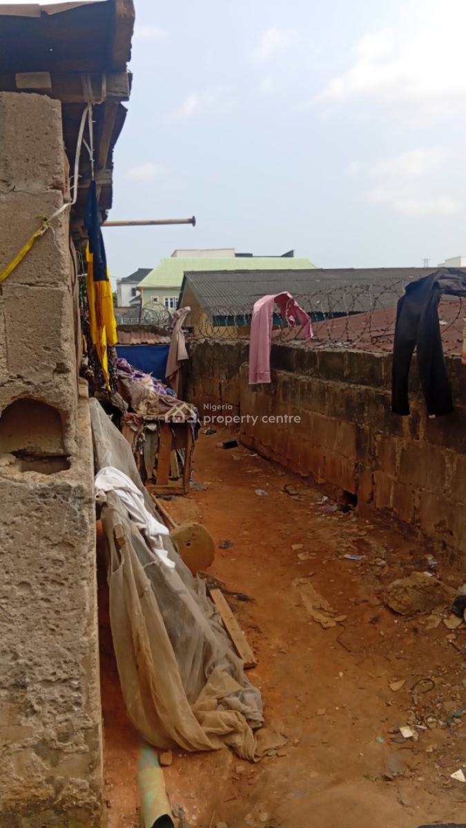 Demolishable Bungalow on 462sqm Land Along Isheri Magodo Road, Bankole Street, Before Magodo Phase 1 Gate, Magodo Road, Gra Phase 1, Magodo, Lagos, Residential Land for Sale