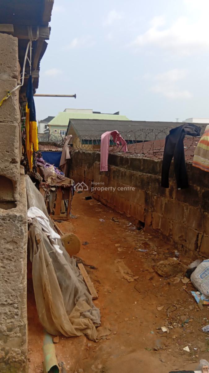 Demolishable Bungalow on 462sqm Land Along Isheri Magodo Road, Bankole Street, Before Magodo Phase 1 Gate, Magodo Road, Gra Phase 1, Magodo, Lagos, Residential Land for Sale