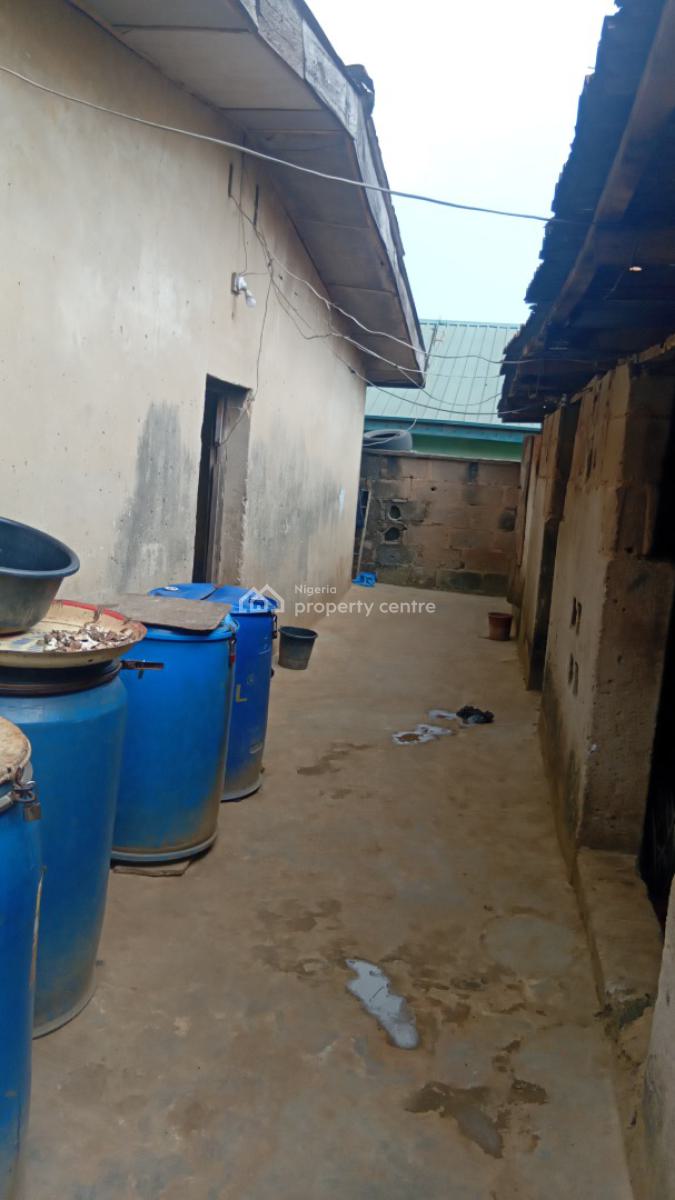 Demolishable Bungalow on 462sqm Land Along Isheri Magodo Road, Bankole Street, Before Magodo Phase 1 Gate, Magodo Road, Gra Phase 1, Magodo, Lagos, Residential Land for Sale