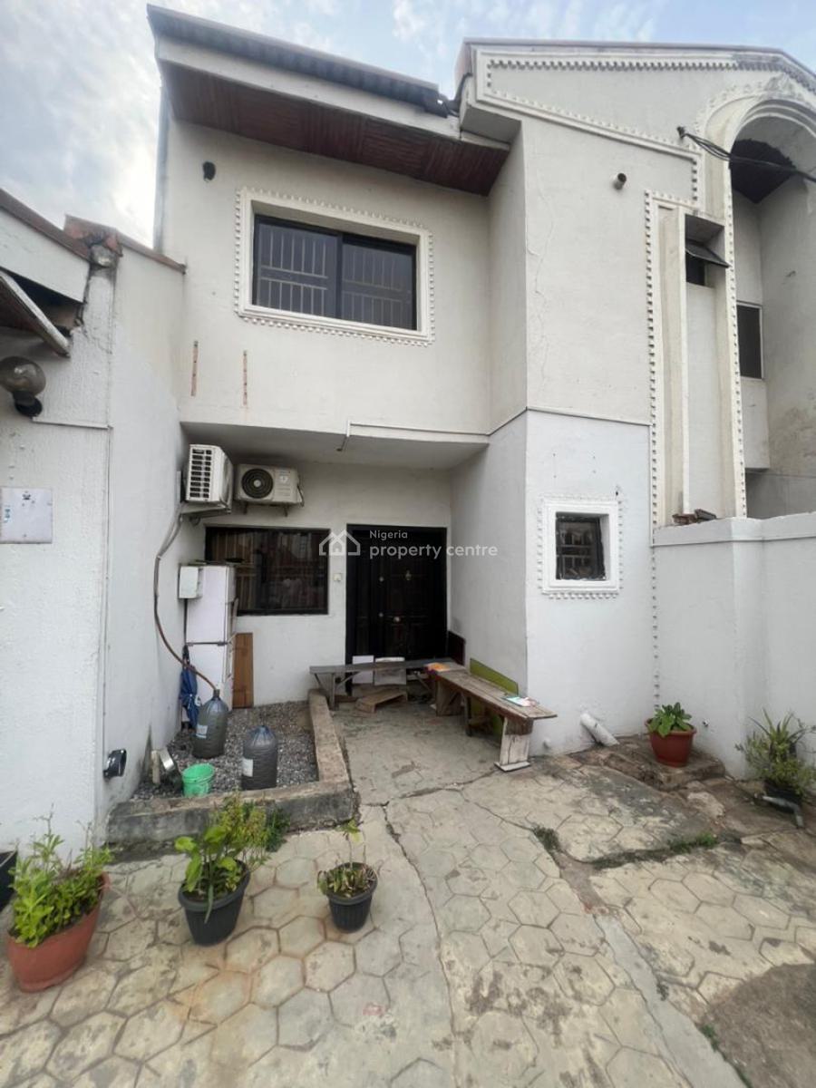 Demolishable Corner Piece Sitting on 950sqm, Magodo Gra Phase  1, Gra Phase 1, Magodo, Lagos, Residential Land for Sale