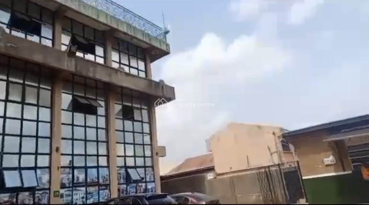 3,400sqm Land with a Plaza Structure of 4 Floors and a Roof Top, Benin, Oredo, Edo, Plaza / Complex / Mall for Sale