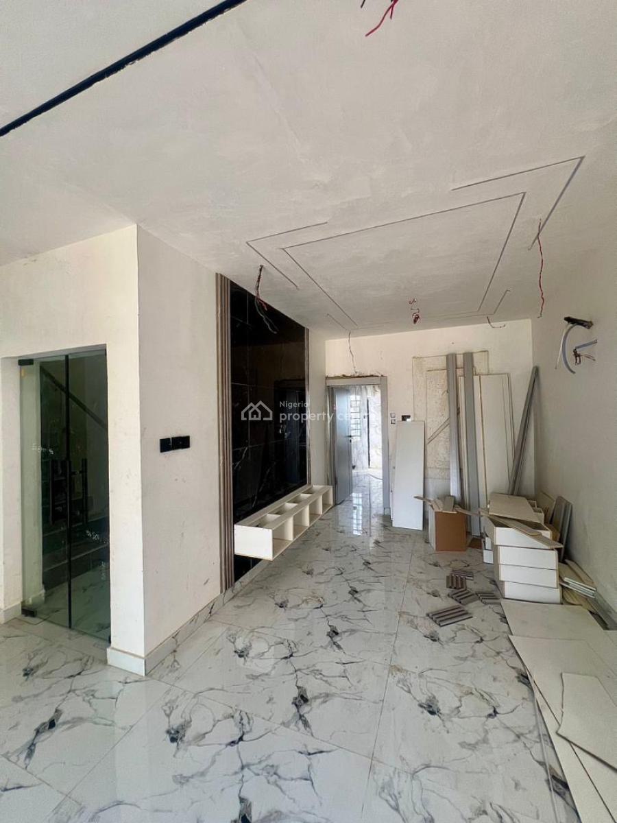 4-bedrooms Semidetached Duplex with a Bq Located in a Prime and Prestige, Ikeja, Lagos, Semi-detached Duplex for Sale