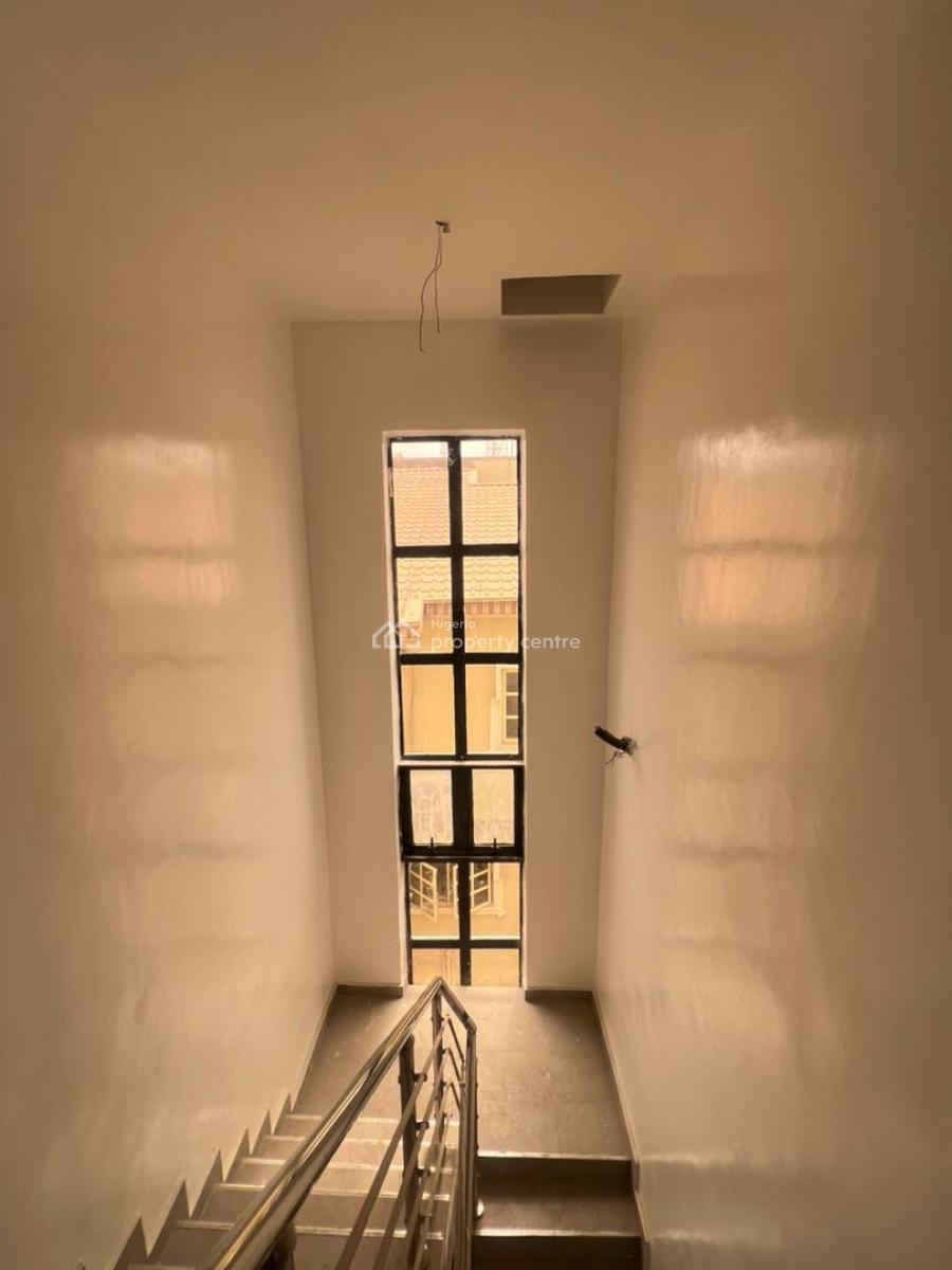5 Bedrooms Semi Detached -duplex House with Bq, Gra Phase 1, Magodo, Lagos, Semi-detached Duplex for Sale