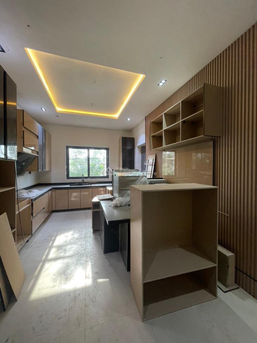 a High-end and Exquisitely Finished 4-bedrooms Penthouse, Ikeja Gra, Ikeja, Lagos, Block of Flats for Sale