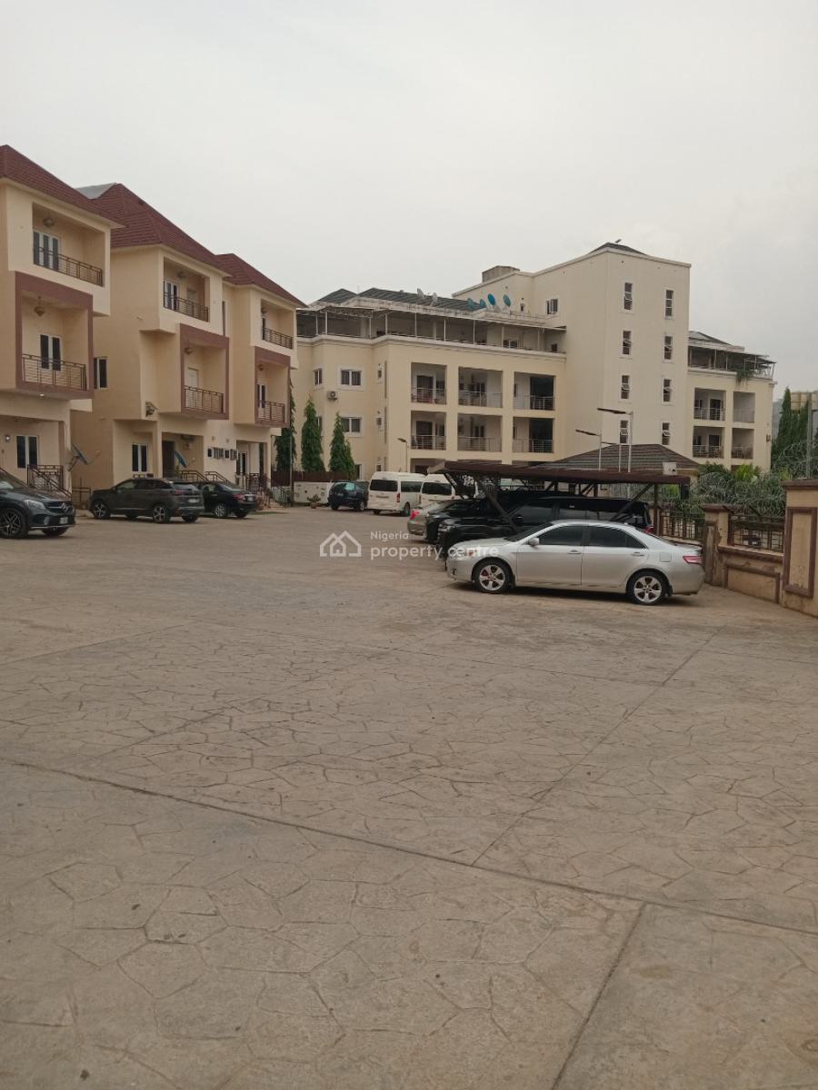 a Well-built Serviced 4-bedroom Terrace Duplex + 1 Bq, Diplomatic Zone, Katampe Extension, Katampe, Abuja, Terraced Duplex for Rent
