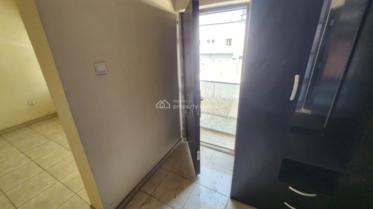 Spacious 3 Bedroom Terrace with Bq, Lafiaji, Orchid Road, Ikota, Lekki, Lagos, Terraced Duplex for Rent