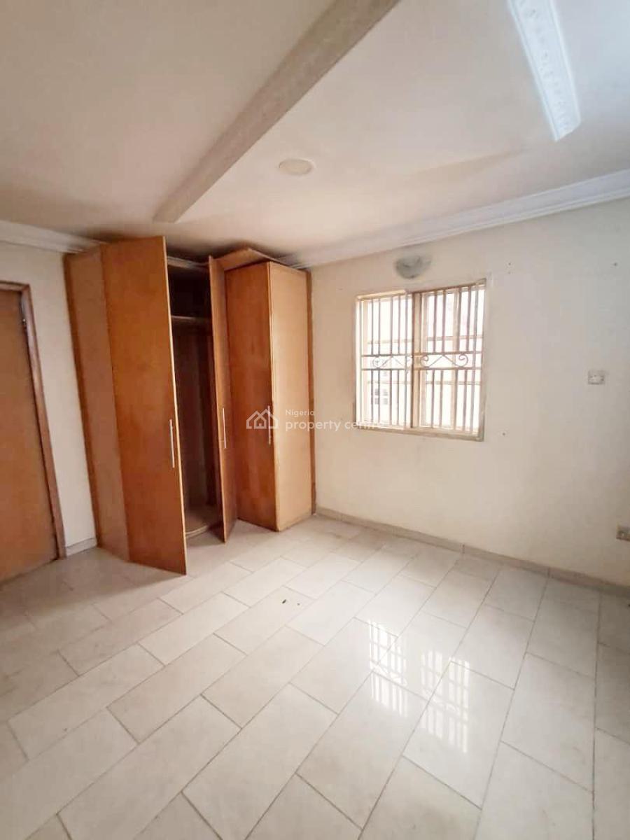 Well Maintained  3bedroom Apartment, Gra Phase 2, Magodo, Lagos, Flat / Apartment for Rent