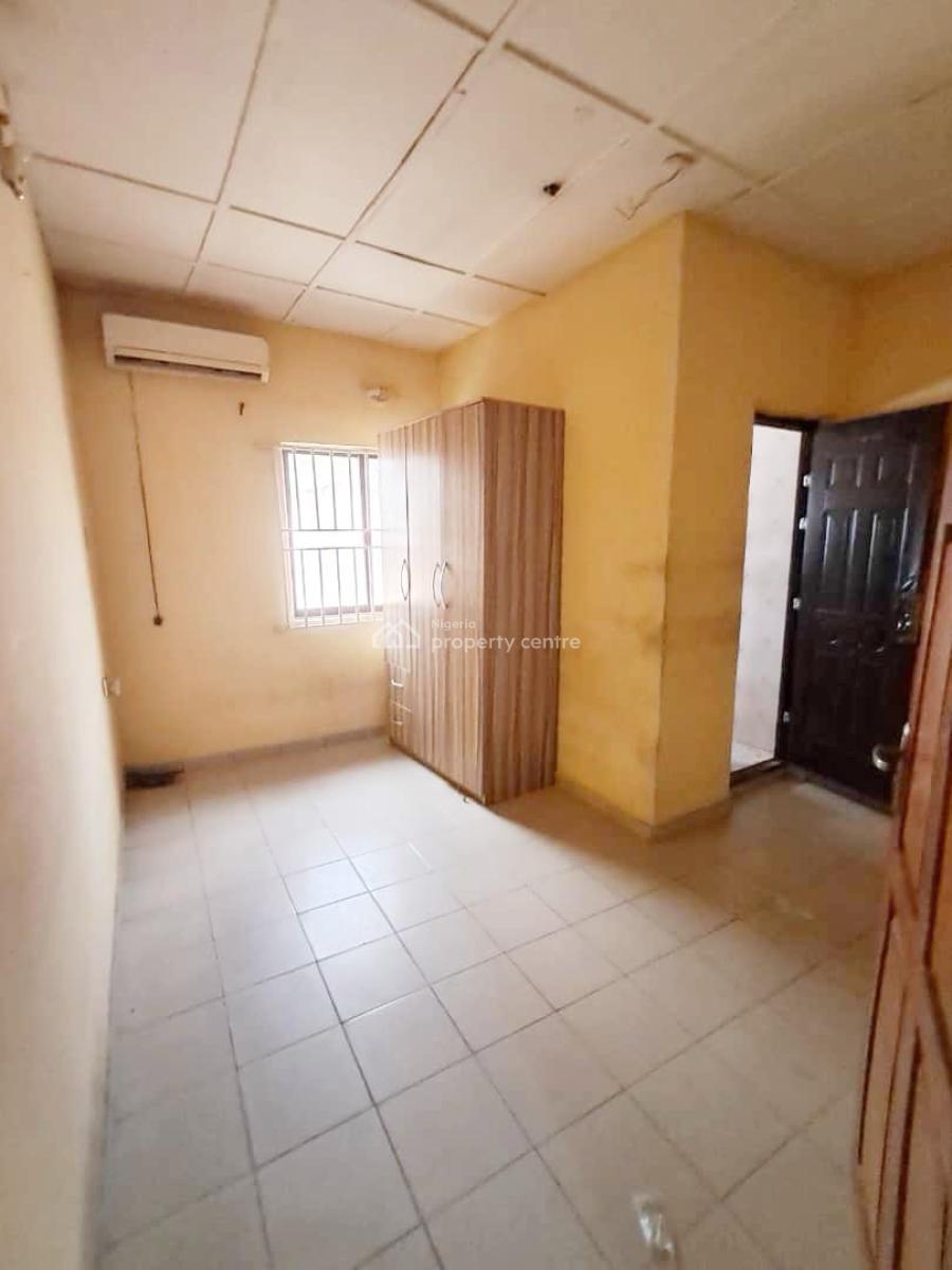 Well Maintained 3bedroom Apartment, Gra Phase 2, Magodo, Lagos, Flat / Apartment for Rent