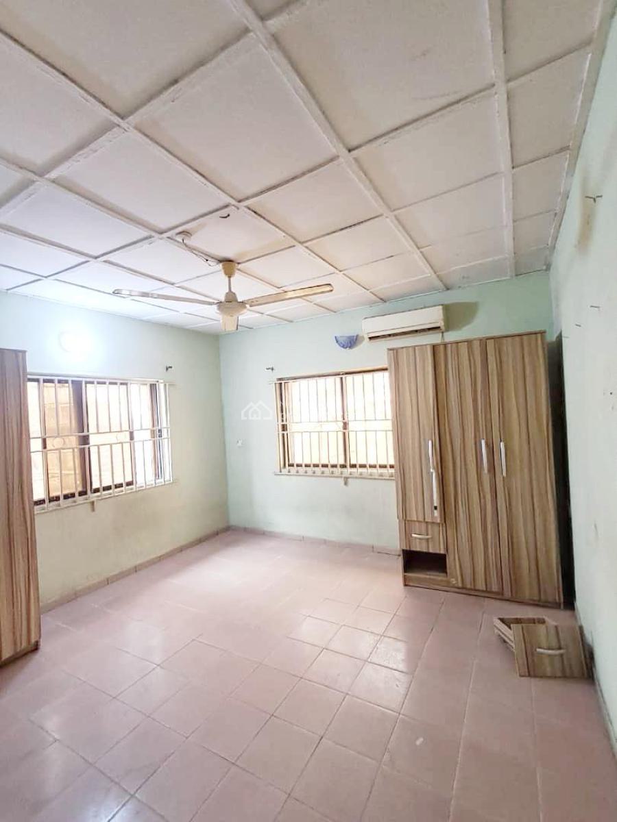 Well Maintained 3bedroom Apartment, Gra Phase 2, Magodo, Lagos, Flat / Apartment for Rent