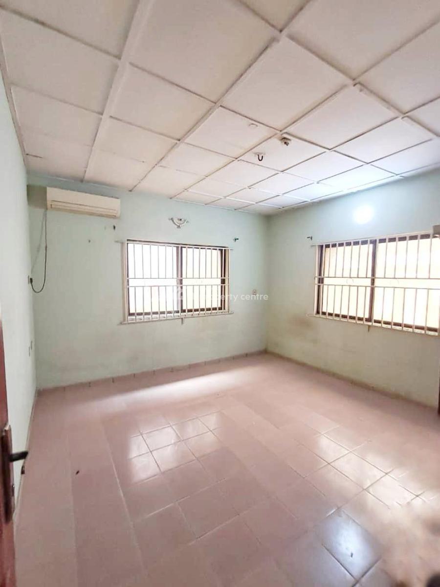 Well Maintained 3bedroom Apartment, Gra Phase 2, Magodo, Lagos, Flat / Apartment for Rent