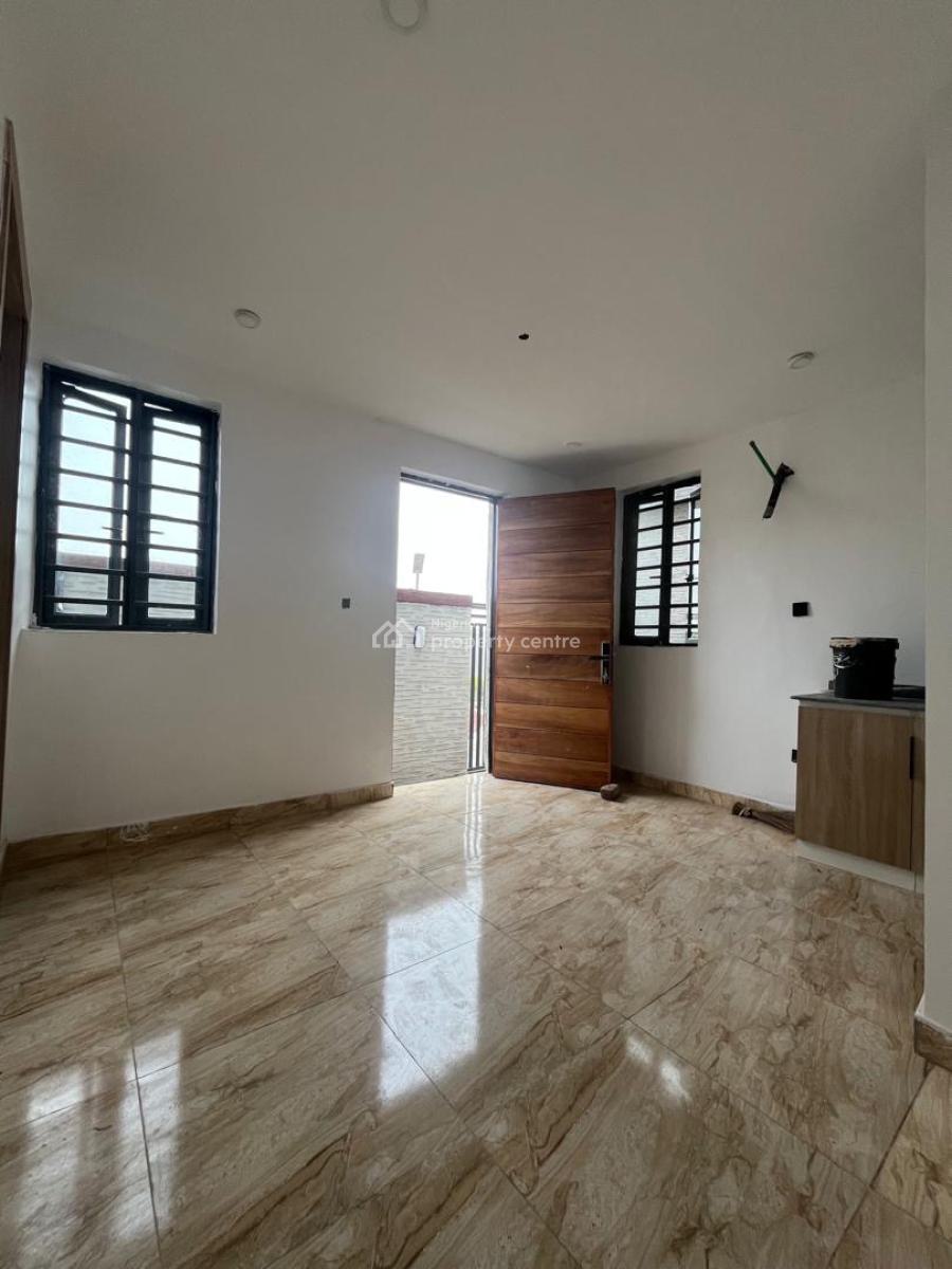 Distress 2 Bedroom Apartment, Vgc, Lekki, Lagos, Flat / Apartment for Sale