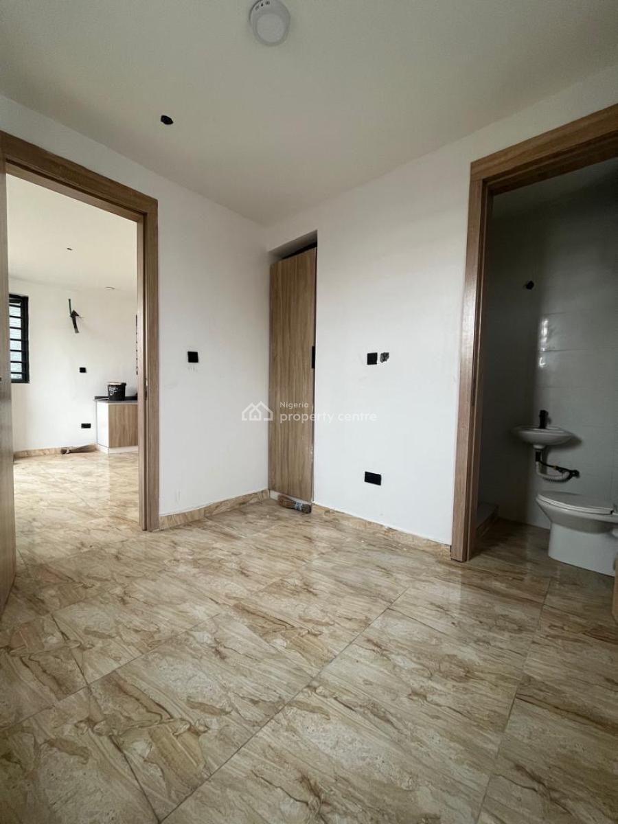 Distress 2 Bedroom Apartment, Vgc, Lekki, Lagos, Flat / Apartment for Sale